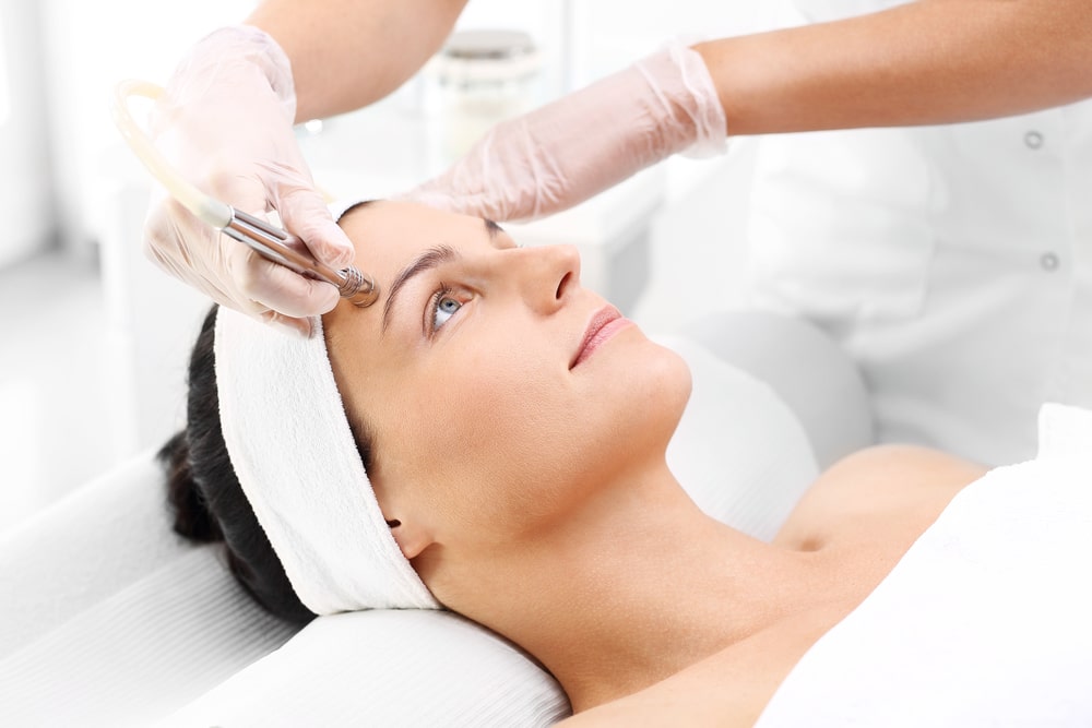 dermaplaning vs microdermabrasion